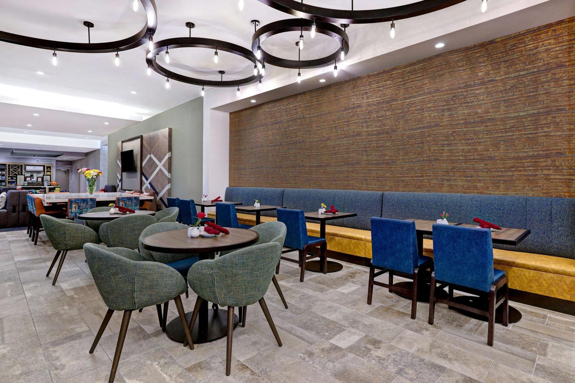 Hilton Garden Inn Cedar Rapids Eksteriør billede